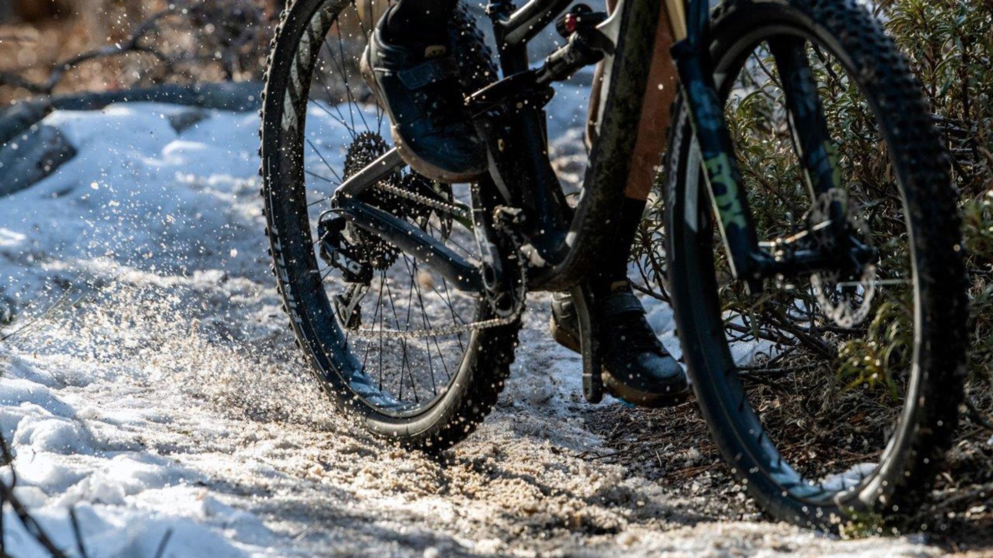 Grip and Ride: So findest du die richtigen MTB-Reifen für den Winter