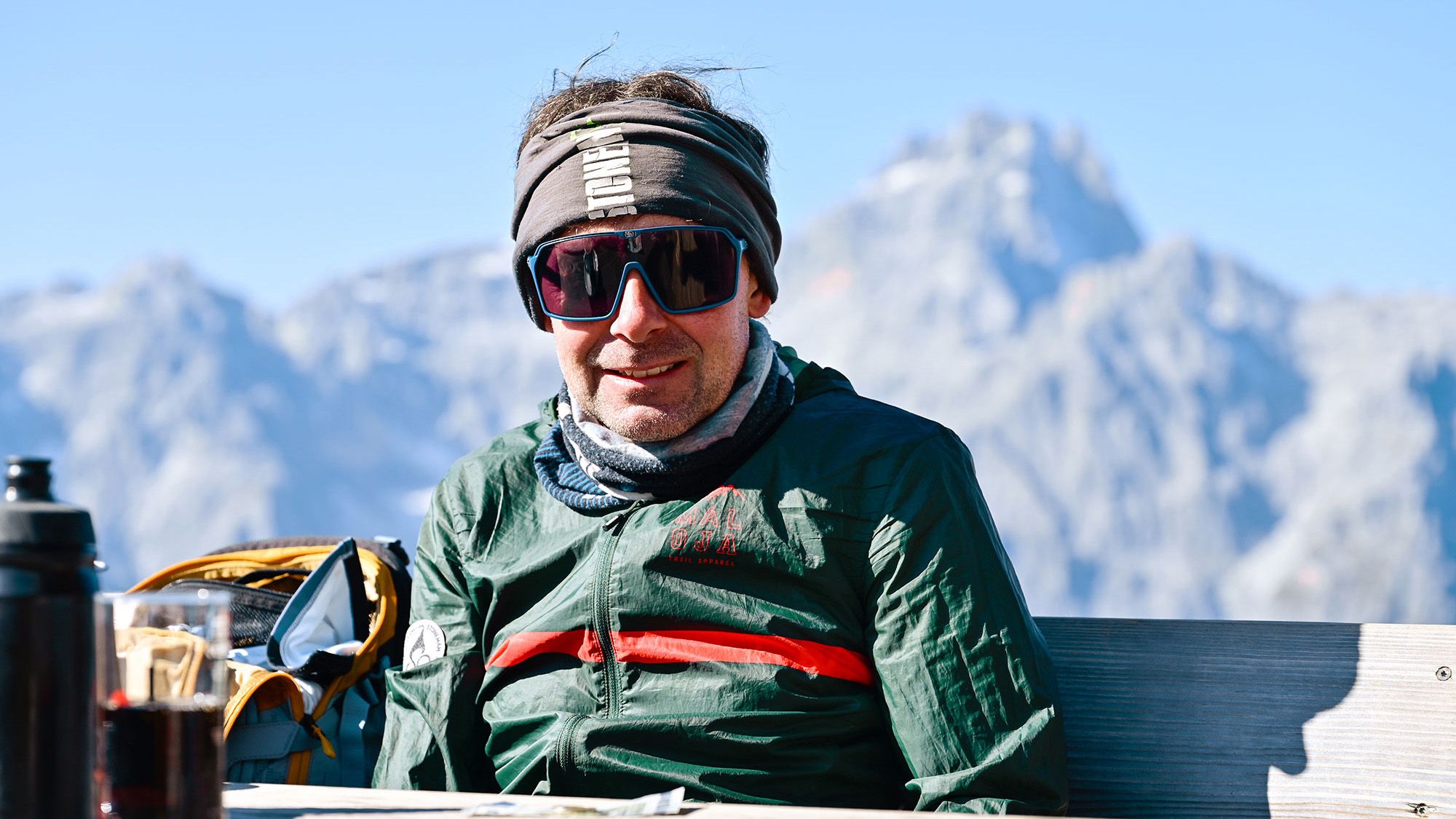 Mountainbiker Roland Stauder macht eine Pause