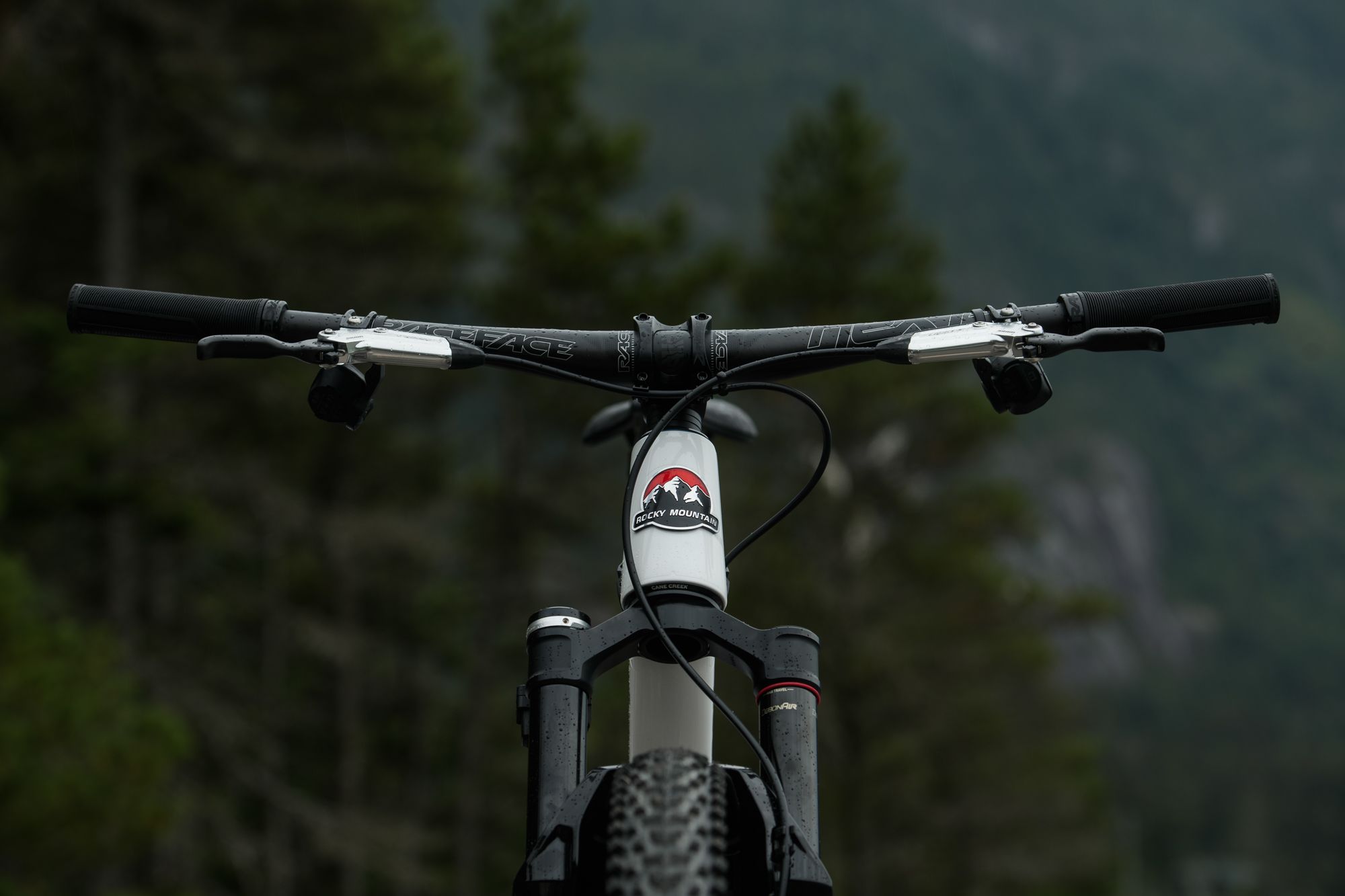 Rocky Mountain stellt das neue Element vor – XC-Bike mit Trail-DNA