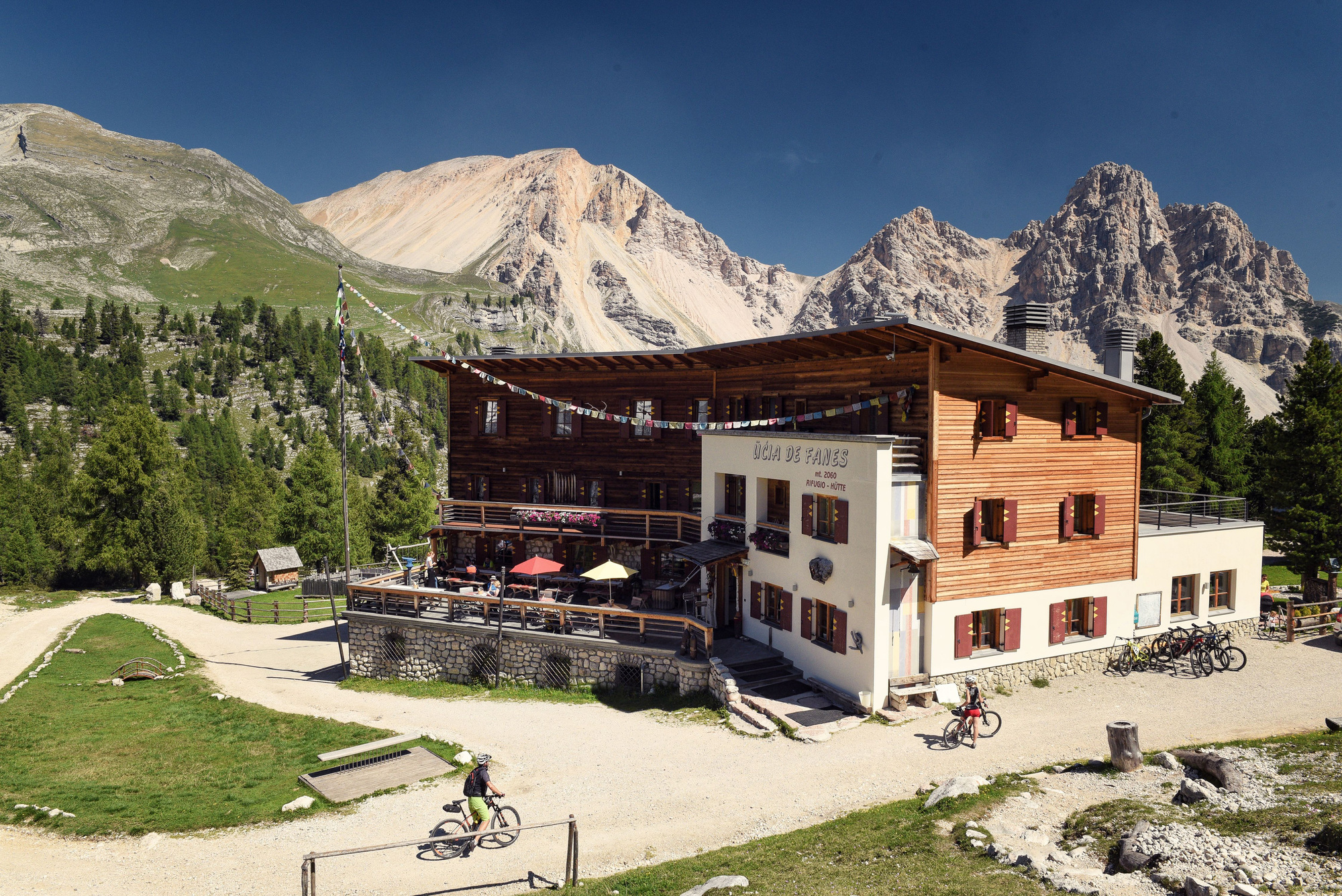 Durch ein Meer aus Stein:   Mit dem E-MTB in den Dolomiten