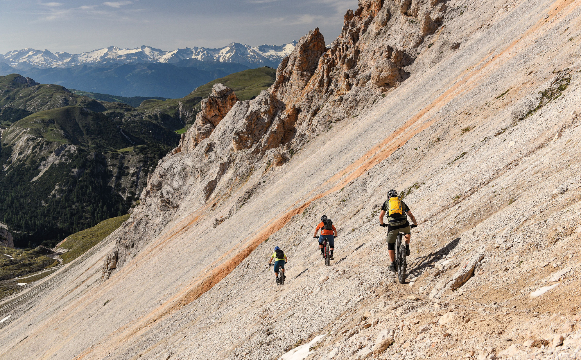 Durch ein Meer aus Stein:   Mit dem E-MTB in den Dolomiten