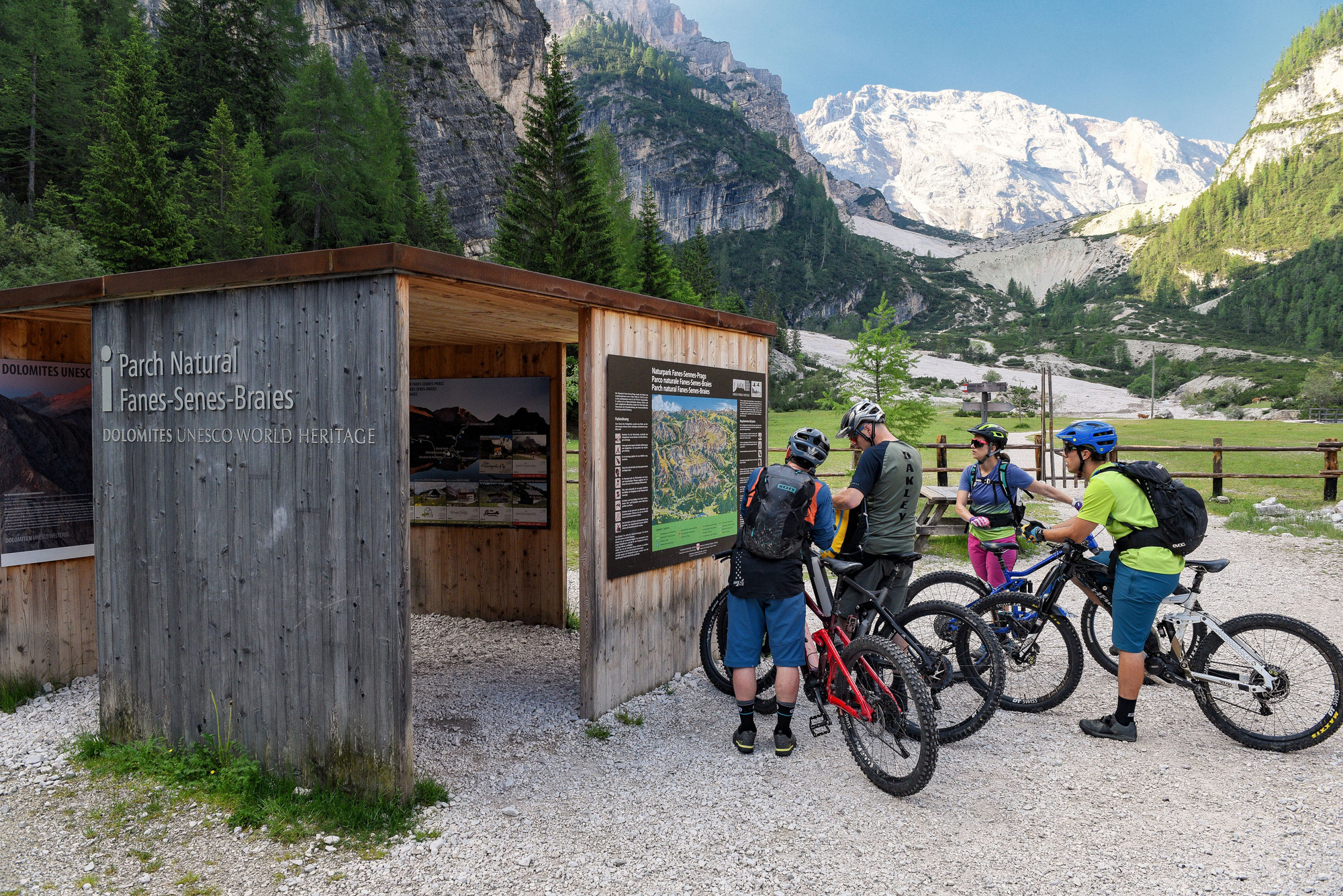 Durch ein Meer aus Stein:   Mit dem E-MTB in den Dolomiten