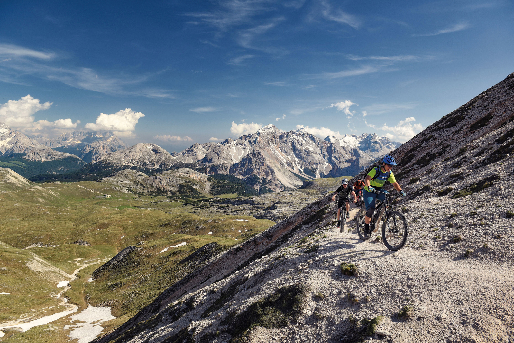 Durch ein Meer aus Stein:   Mit dem E-MTB in den Dolomiten