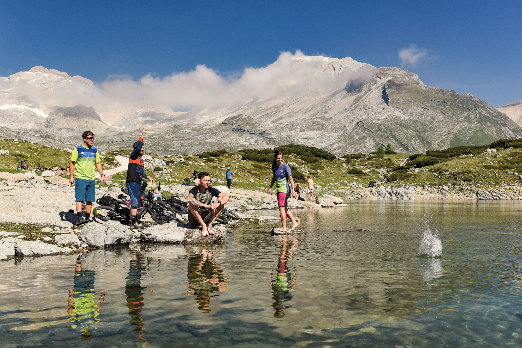 Durch ein Meer aus Stein:   Mit dem E-MTB in den Dolomiten