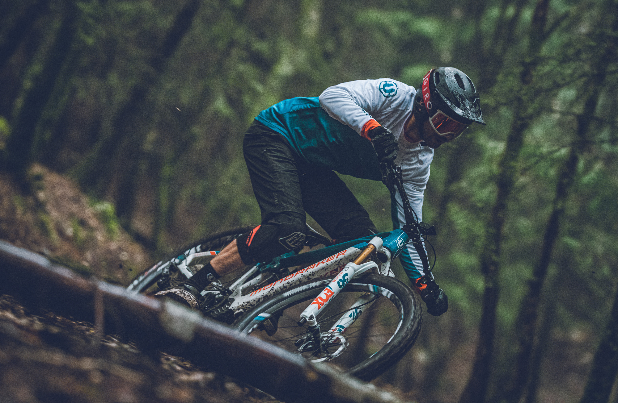 Crafty Carbon:   Neues E-Enduro von Mondraker