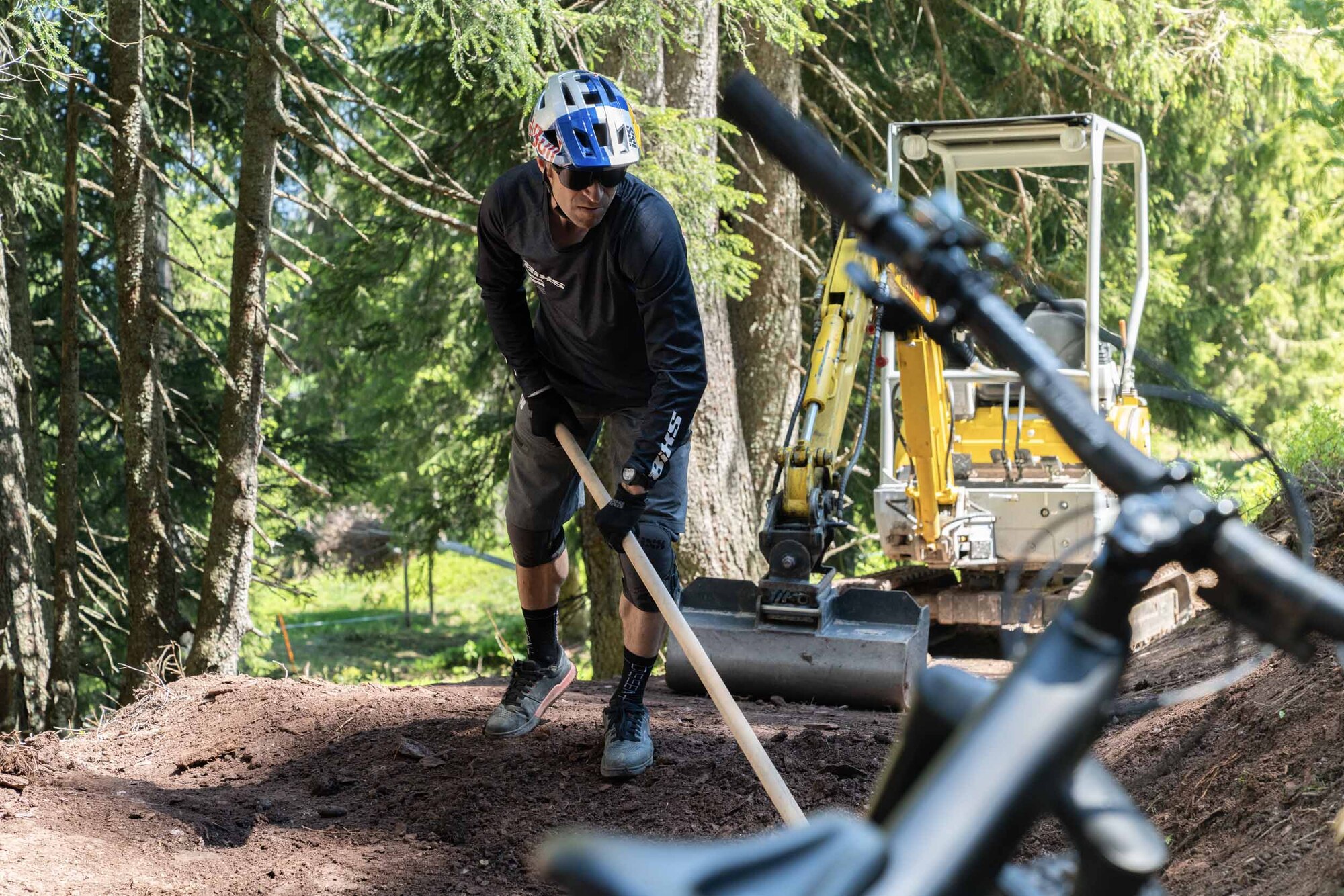 Red Bull DIY: Trailbau mit René Wildhaber