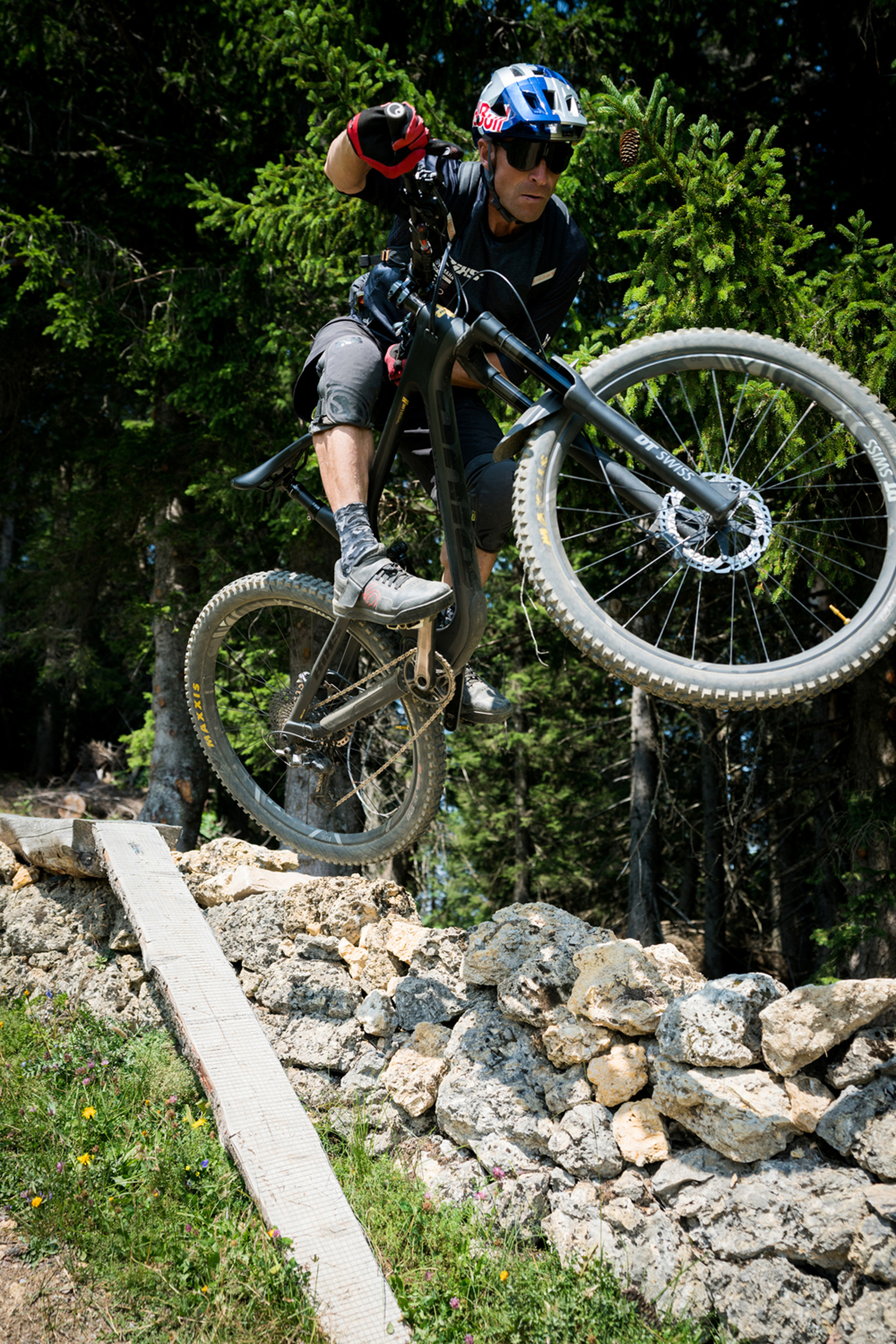 Red Bull DIY: Trailbau mit René Wildhaber