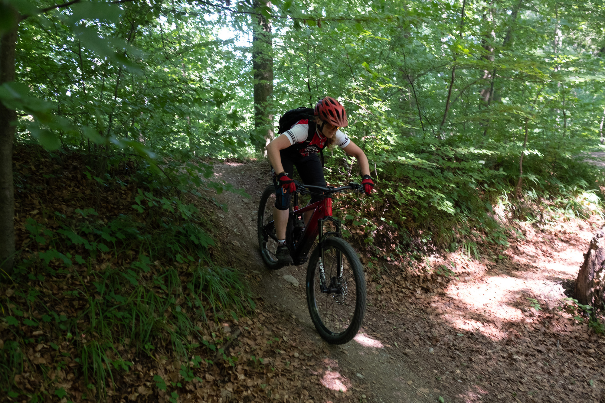 E-MTB Fahrschule: Grundposition und Aktivposition E-MTB Fahrschule: Grundposition und Aktivposition
