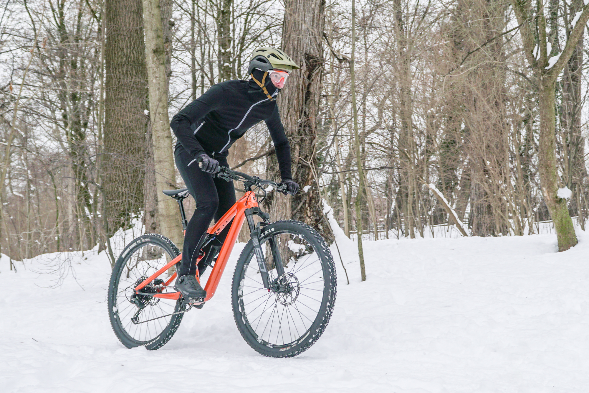 Im Test: Assos Trail Winter Softshell Jacket und Cargo Pants