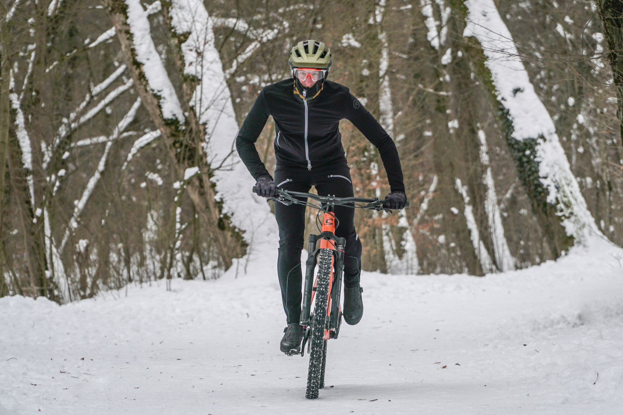Im Test: Assos Trail Winter Softshell Jacket und Cargo Pants Im Test: Assos Trail Winter Softshell Jacket und Cargo Pants
