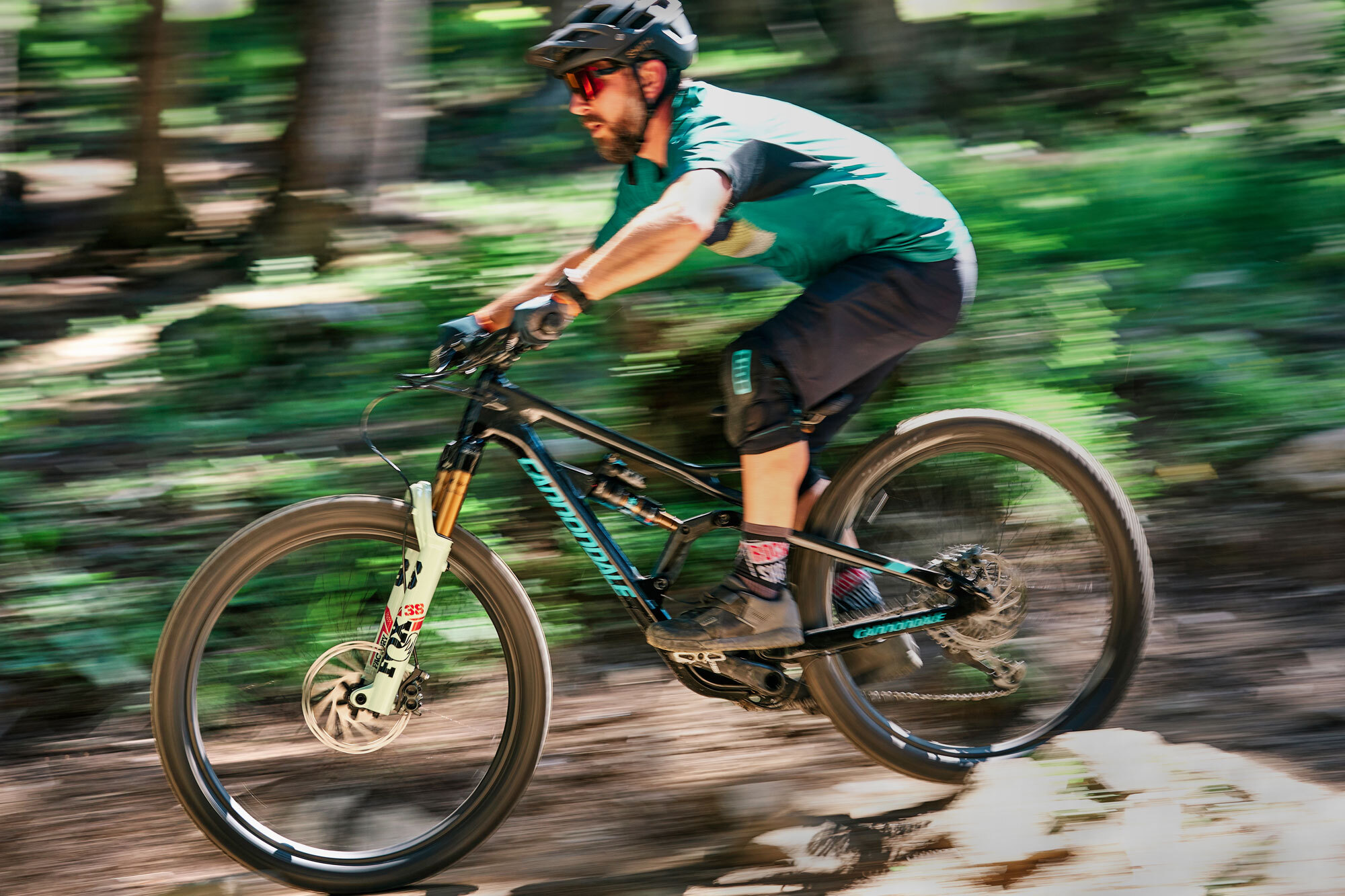 Kampf der Giganten:  Fox 38 und RockShox ZEB