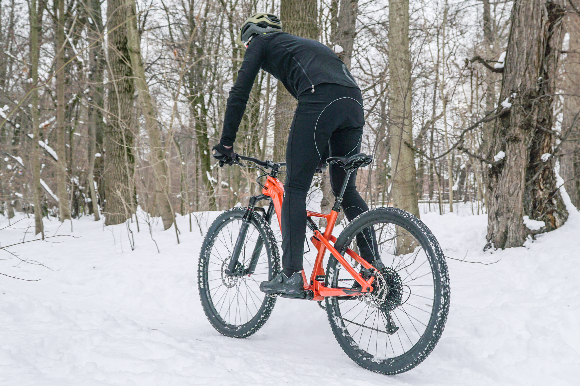 Im Test: Assos Trail Winter Softshell Jacket und Cargo Pants Im Test: Assos Trail Winter Softshell Jacket und Cargo Pants