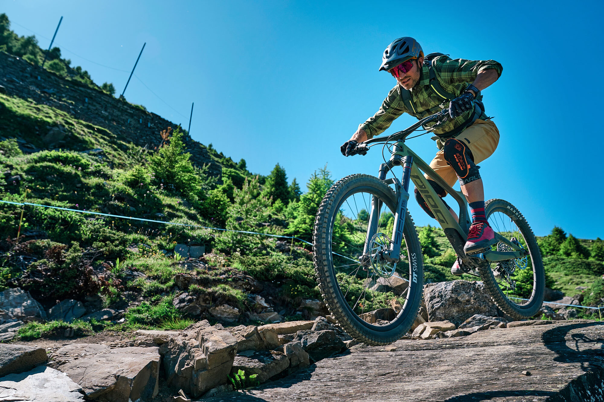 Kampf der Giganten:  Fox 38 und RockShox ZEB