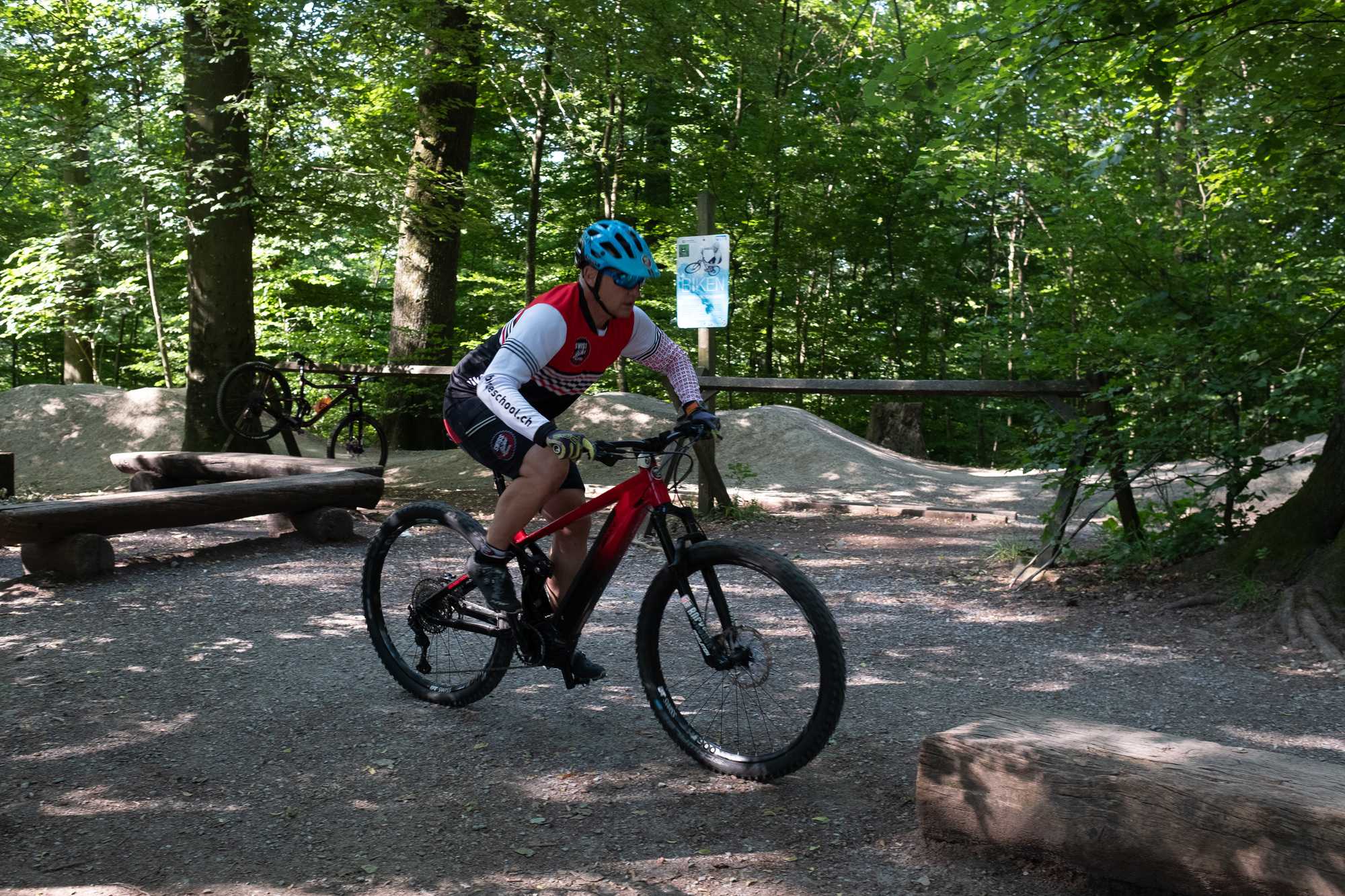 E-MTB Fahrschule Hindernisse spielend überwinden