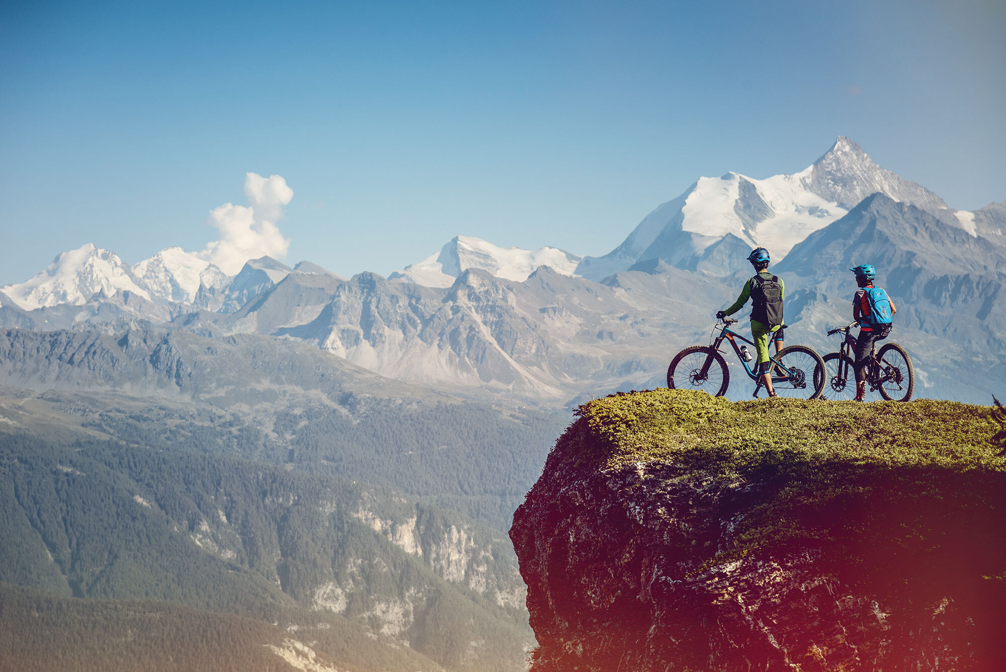 Spielplatz der Superlative - Mountainbiken im Wallis Spielplatz der Superlative - Mountainbiken im Wallis