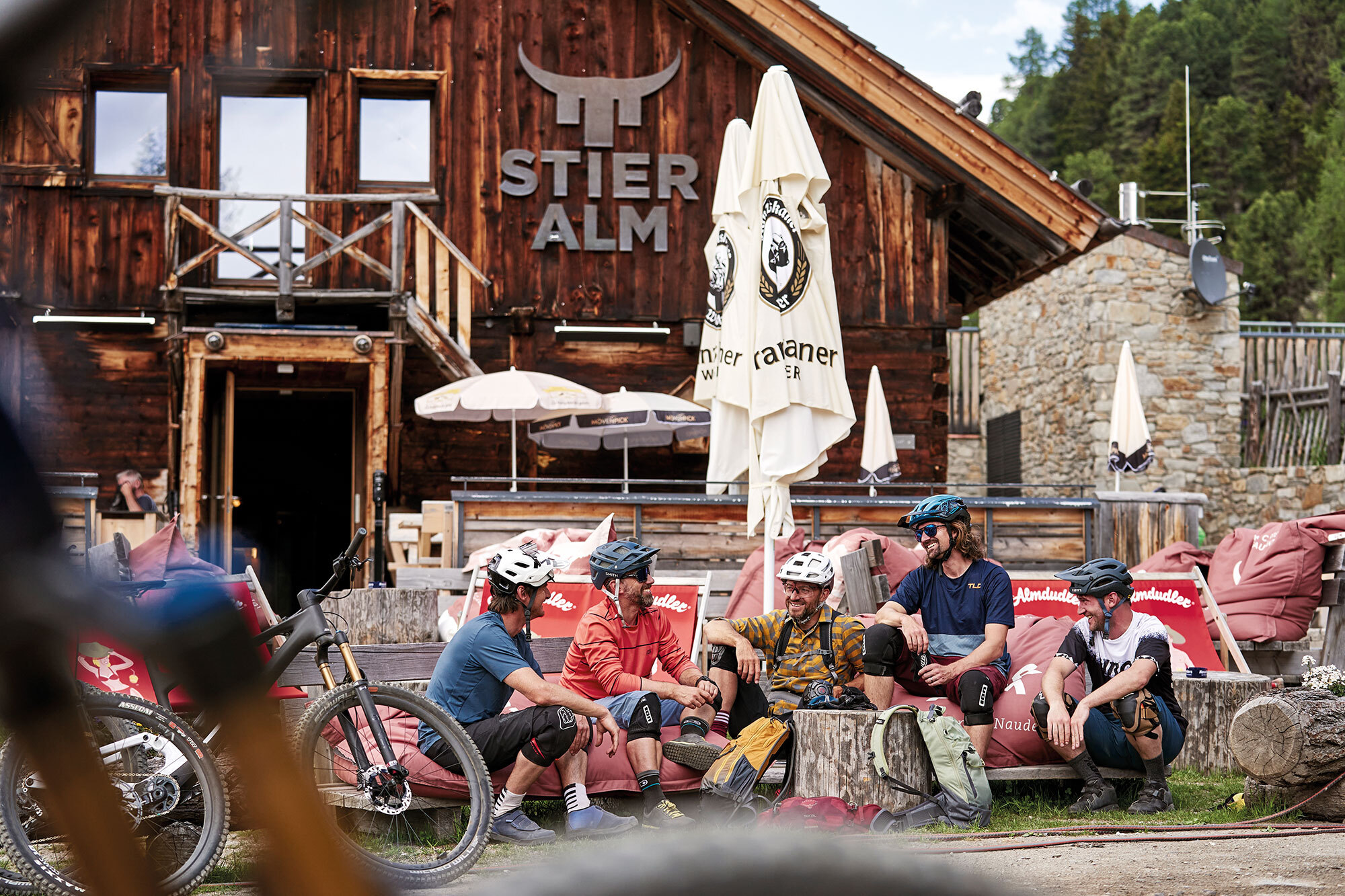Im Test: 10 MTBs mit und ohne Motor Im Test: 10 MTBs mit und ohne Motor