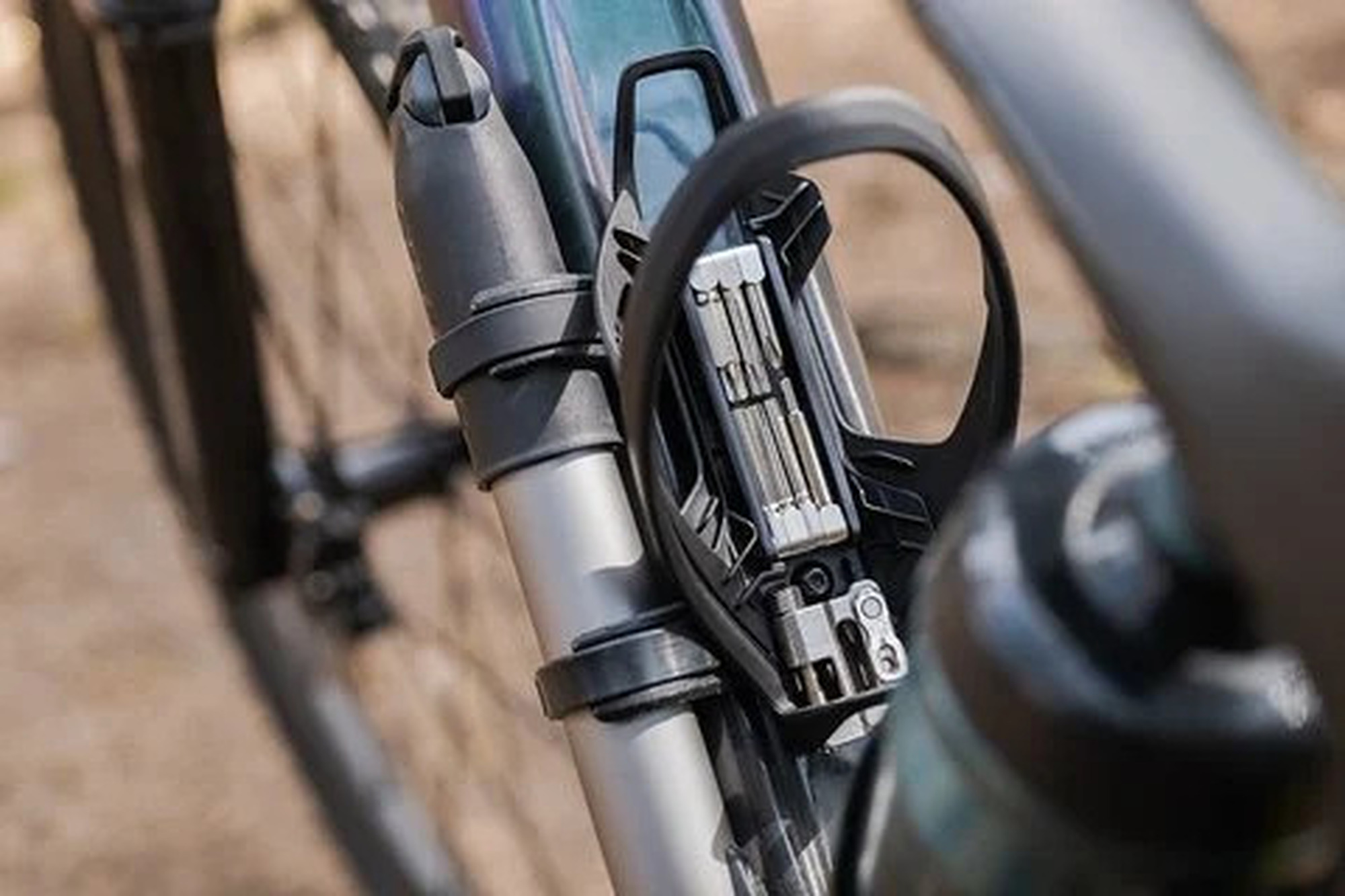 Syncros iS Bottle Cage Flaschenhalter mit Tool-Garage