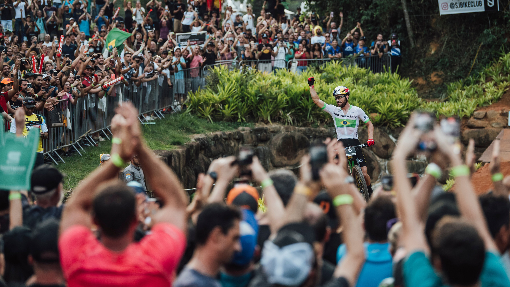 Schurter und McConnell triumphieren bei Weltcup-Auftakt in Brasilien Schurter und McConnell triumphieren bei Weltcup-Auftakt in Brasilien
