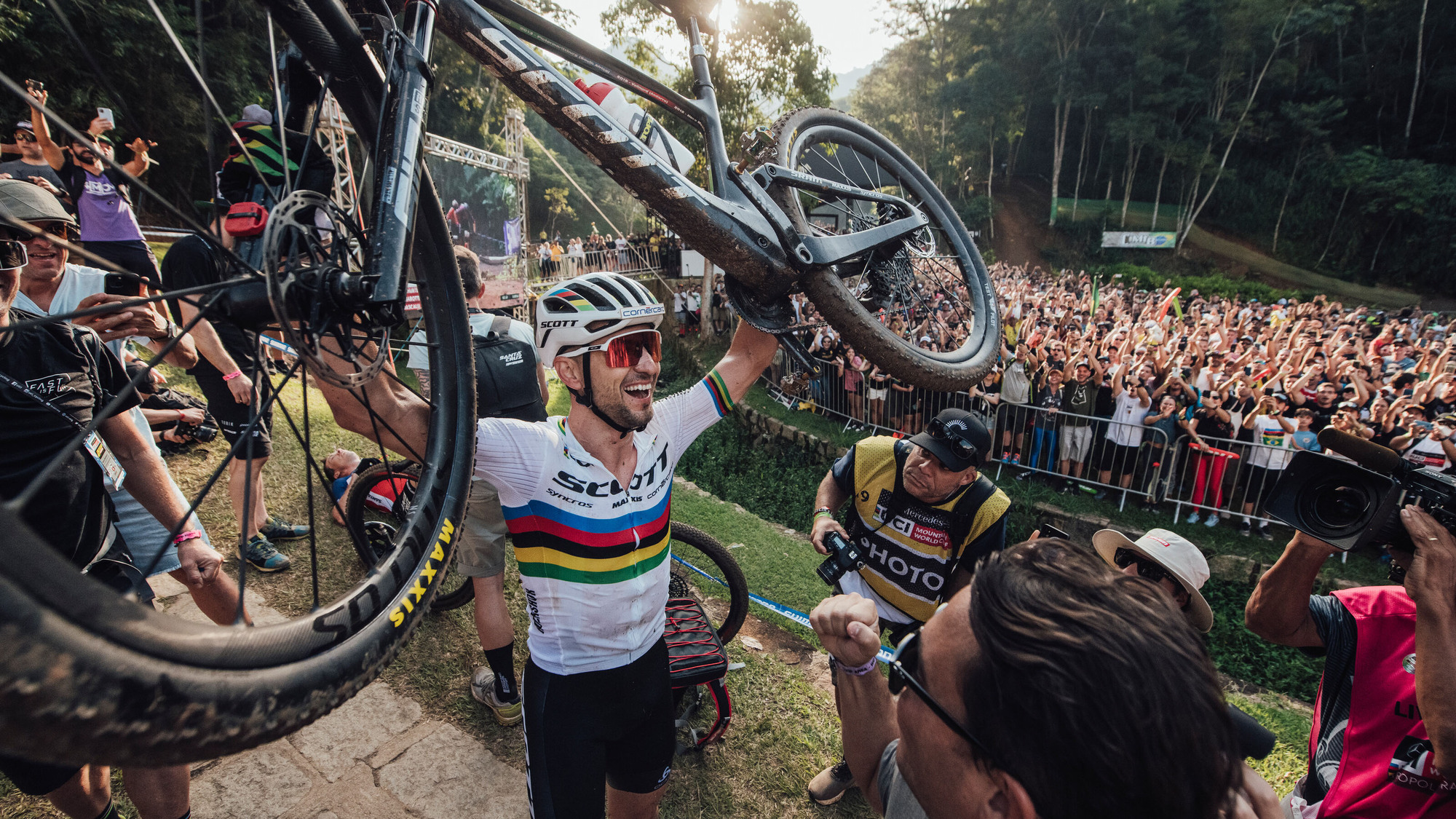 Schurter und McConnell triumphieren bei Weltcup-Auftakt in Brasilien