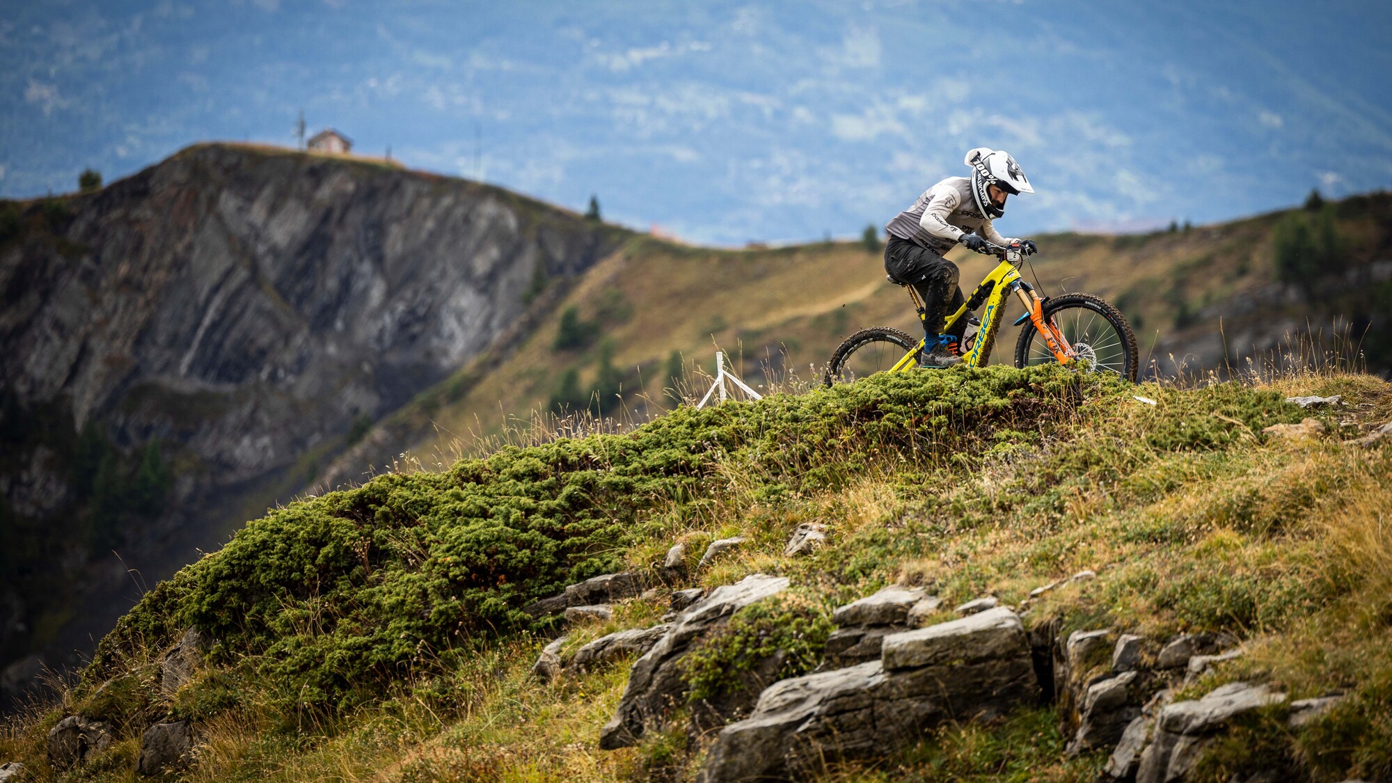 Mehr Schub im eMTB-Racing. Bosch verstärkt Engagement. Mehr Schub im eMTB-Racing. Bosch verstärkt Engagement.