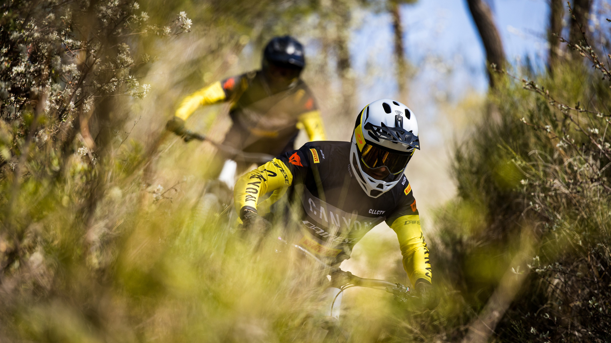 Canyon stellt neues E-Enduro Raceteam vor. Canyon stellt neues E-Enduro Raceteam vor.