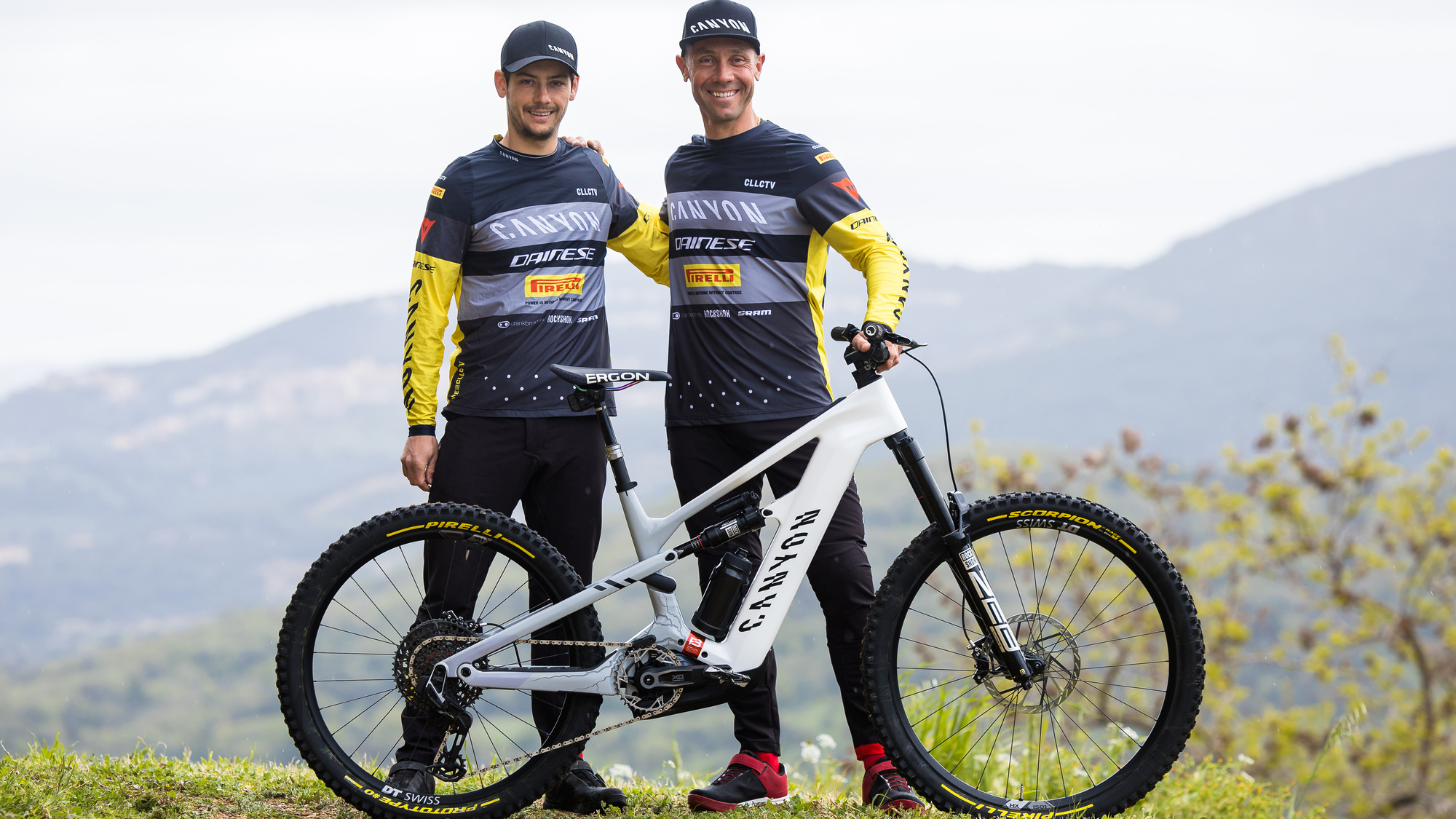 Canyon stellt neues E-Enduro Raceteam vor.