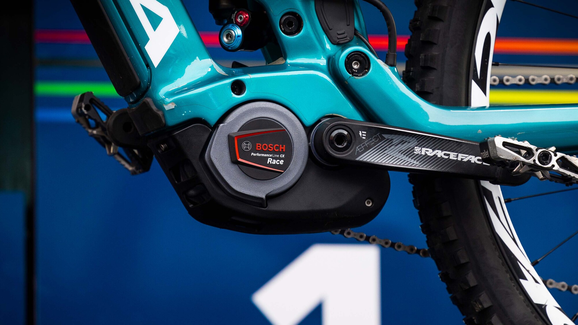 Mehr Schub im eMTB-Racing. Bosch verstärkt Engagement.