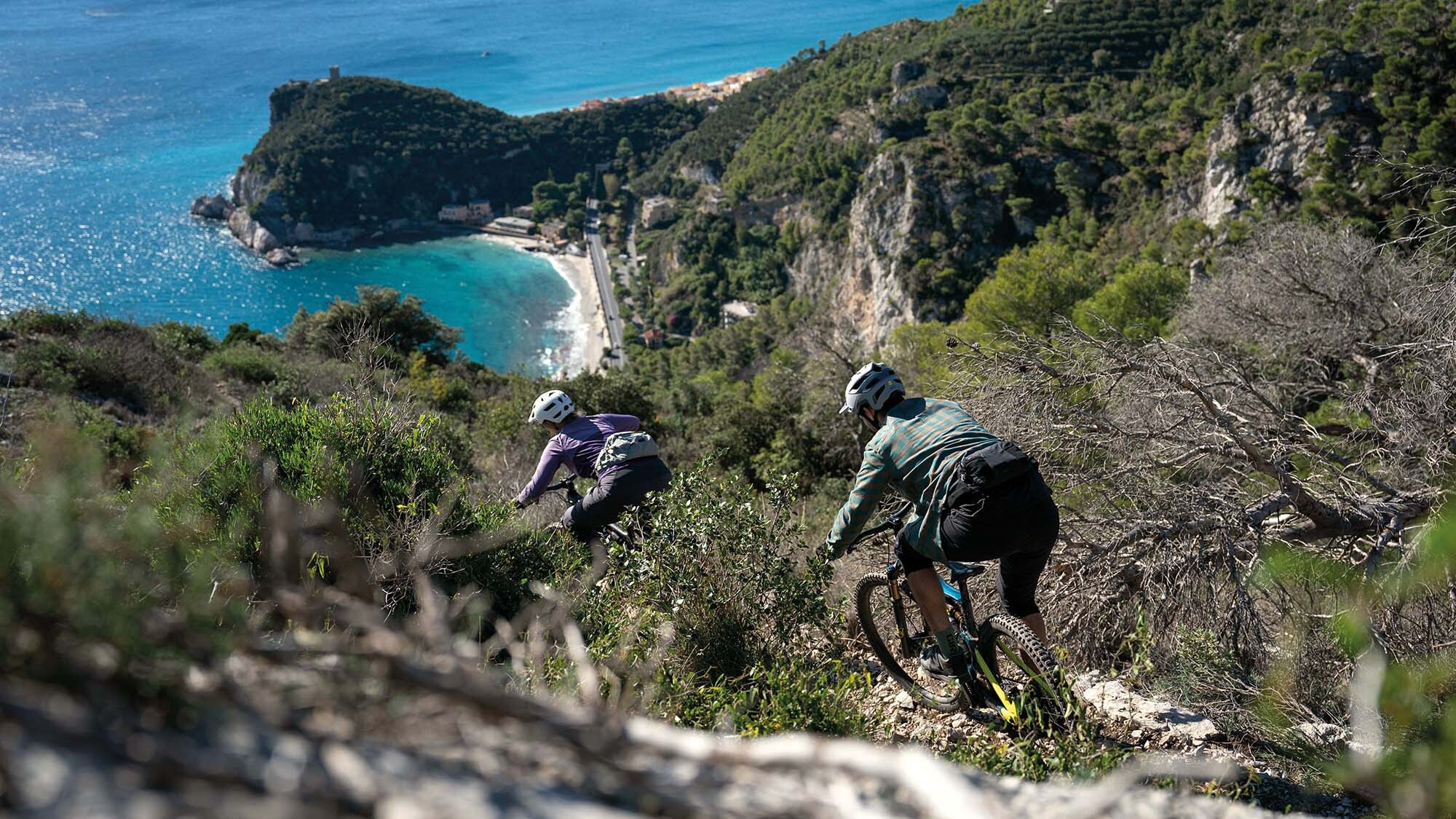 Kräftemessen - 8 E-MTBs im Test Kräftemessen - 8 E-MTBs im Test
