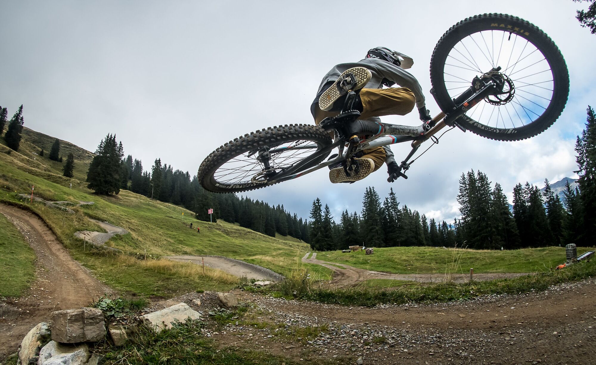 Bike Kingdom Academy. Mit Strategie an die Downhill Spitze. Bike Kingdom Academy. Mit Strategie an die Downhill Spitze.