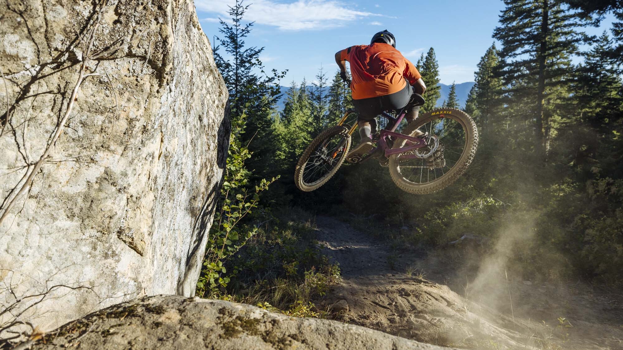 Santa Cruz Heckler SL - Trailbike with hidden super power Santa Cruz Heckler SL - Trailbike with hidden super power