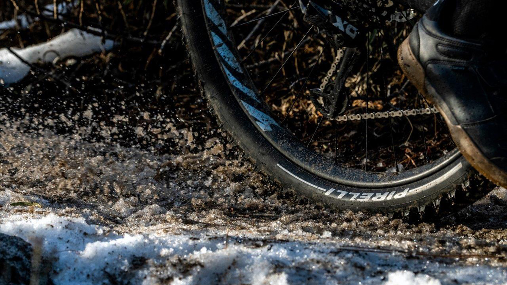 Grip and Ride: So findest du die richtigen MTB-Reifen für den Winter Grip and Ride: So findest du die richtigen MTB-Reifen für den Winter