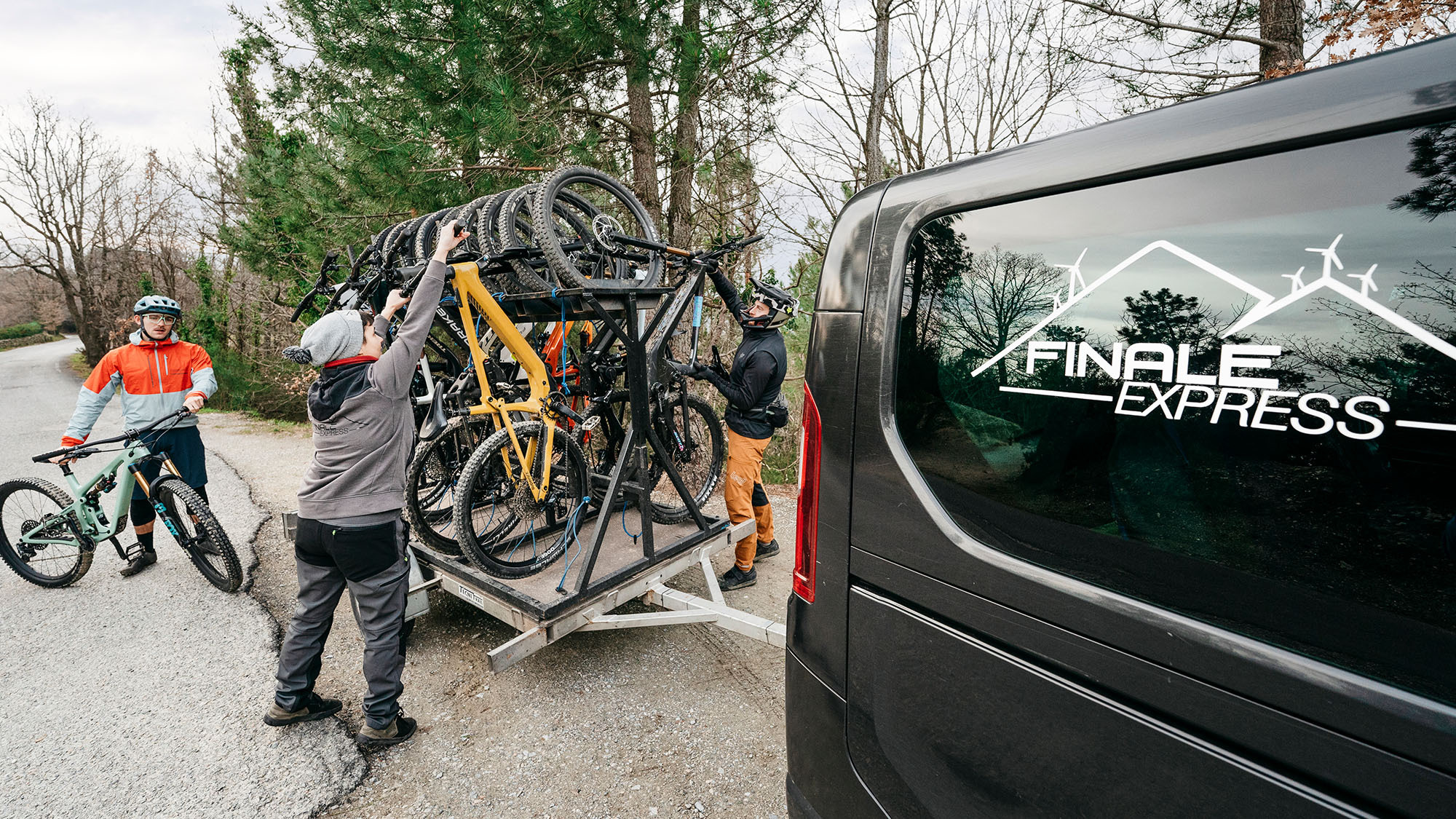 E-MTB Test 2024: Die elektronischen Überflieger im Praxistest