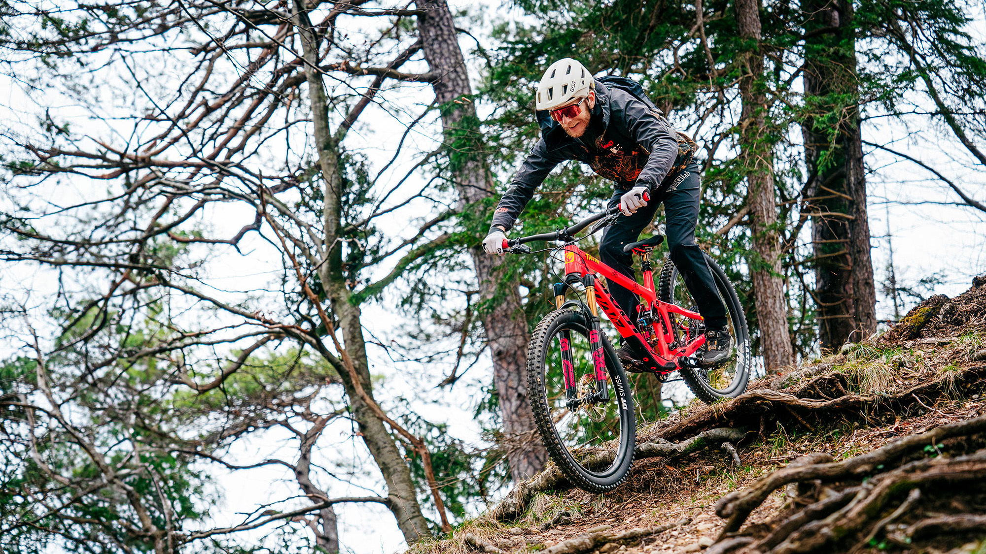 Ein Trailbike in Feierlaune: das Pivot Switchblade im Test Ein Trailbike in Feierlaune: das Pivot Switchblade im Test