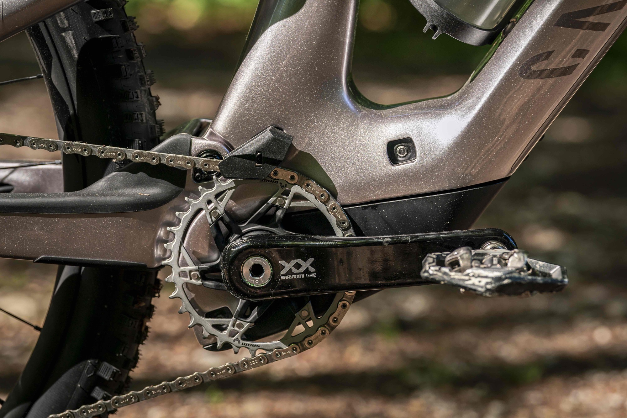 Minimal-Assist vs. Full-Power E-Mountainbikes Minimal-Assist vs. Full-Power E-Mountainbikes