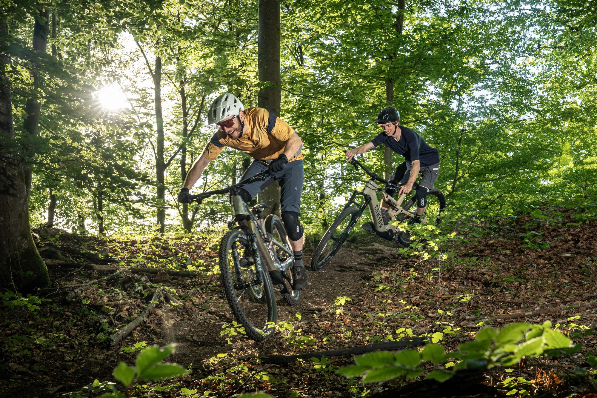 Minimal-Assist vs. Full-Power E-Mountainbikes
