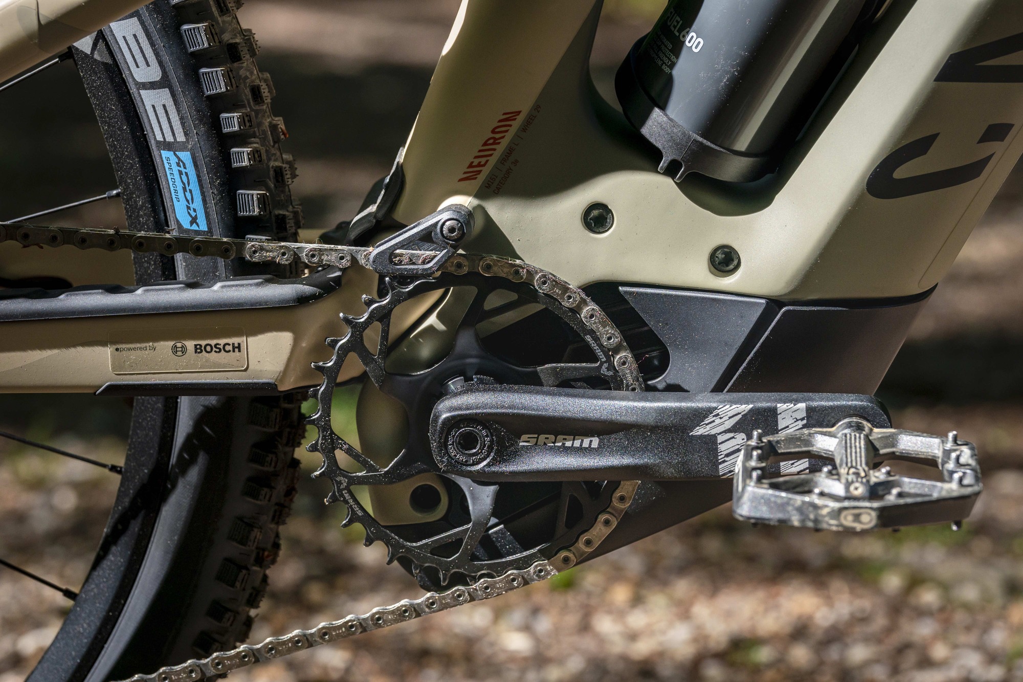Minimal-Assist vs. Full-Power E-Mountainbikes Minimal-Assist vs. Full-Power E-Mountainbikes