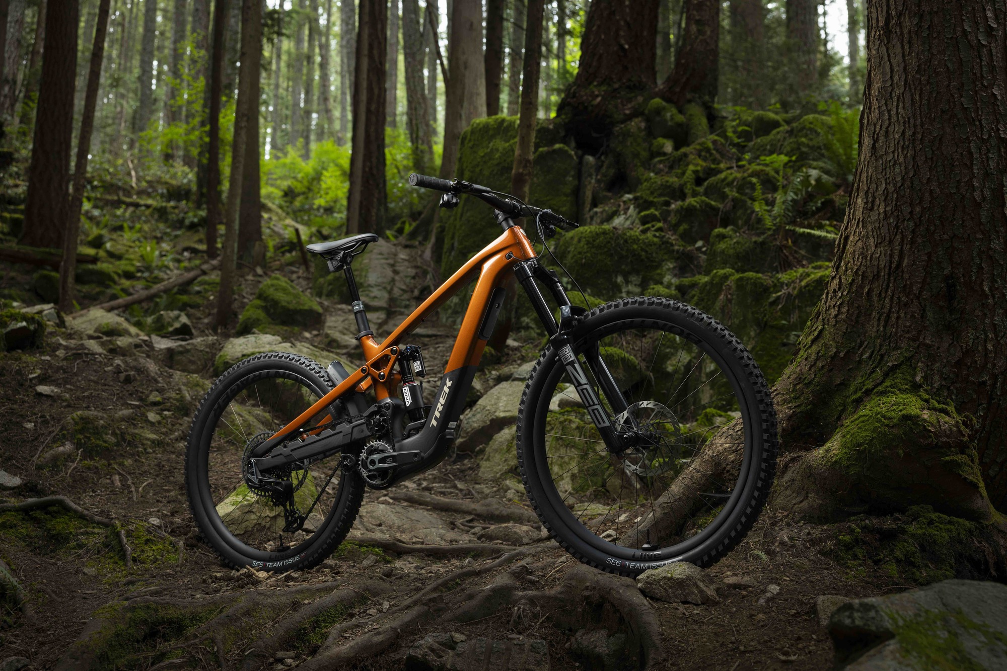 Das neue Slash+: Enduro-Bike mit E-Unterstützung