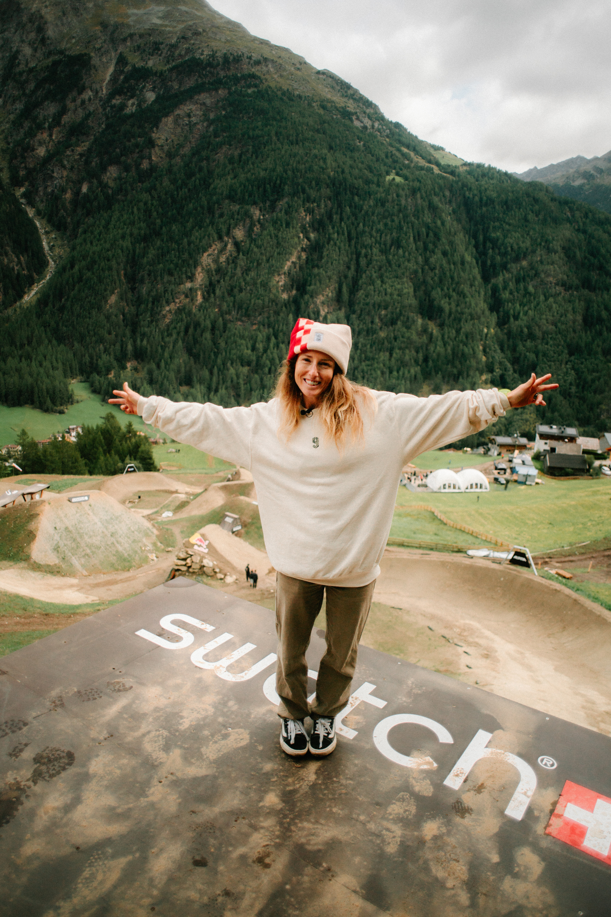 AUF EINEN «WHIP» MIT CASEY BROWN AUF EINEN «WHIP» MIT CASEY BROWN