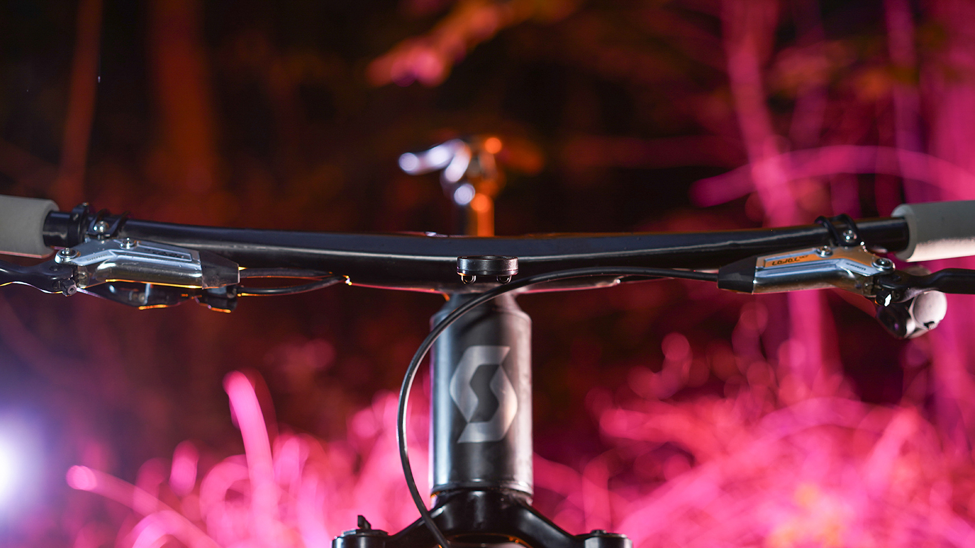Bike-Ahead-Composites bringt neue Carbon-Vorbau-Lenker-Einheit raus Bike-Ahead-Composites bringt neue Carbon-Vorbau-Lenker-Einheit raus