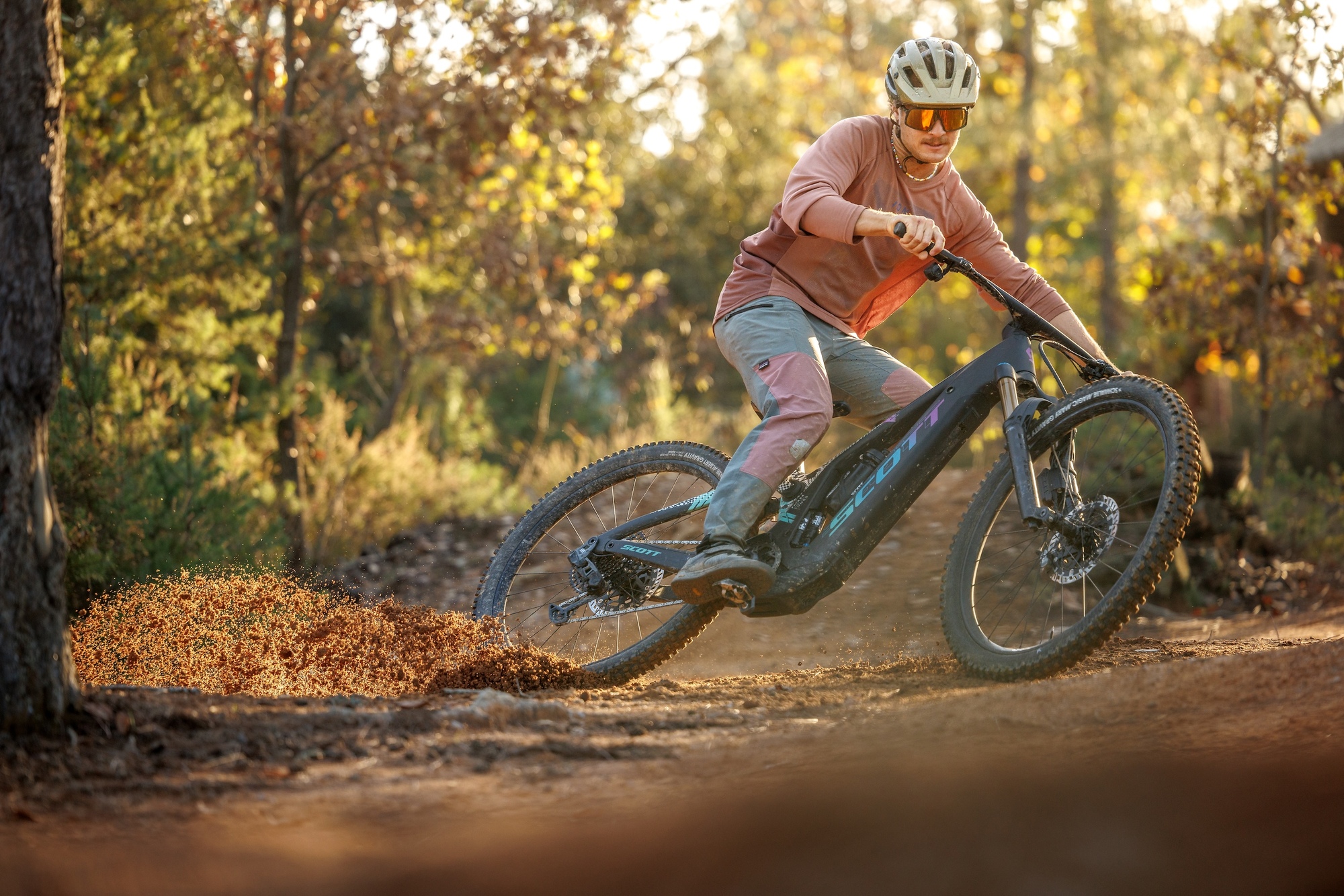 Das neue Patron – Überarbeite E-Trailmaschine aus dem Hause SCOTT Das neue Patron – Überarbeite E-Trailmaschine aus dem Hause SCOTT