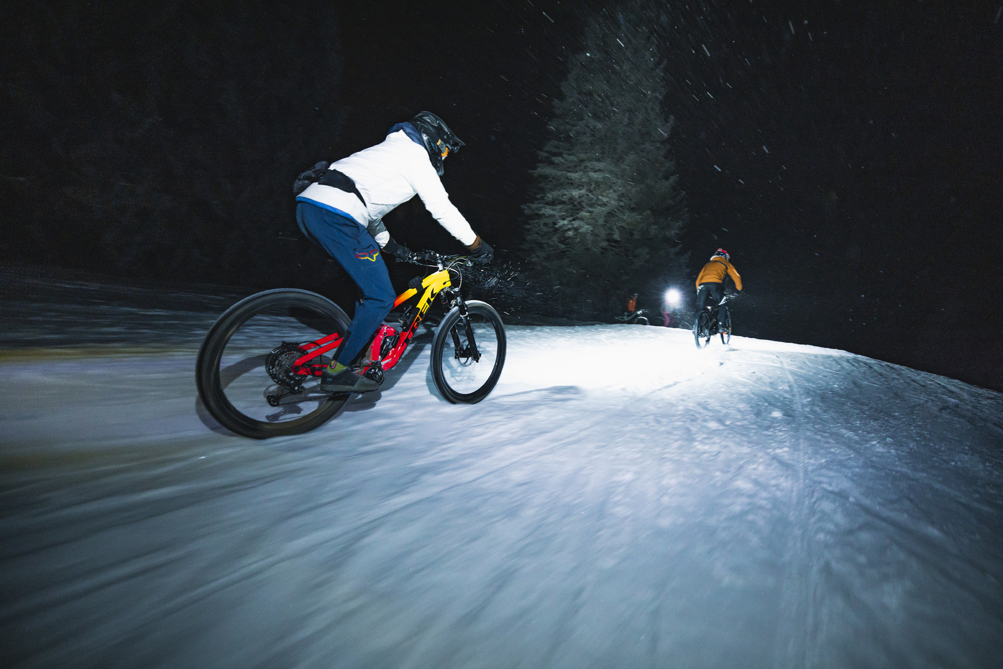 Pisten frei für Mountainbikes: SnowBike Nightrides am Flumserberg