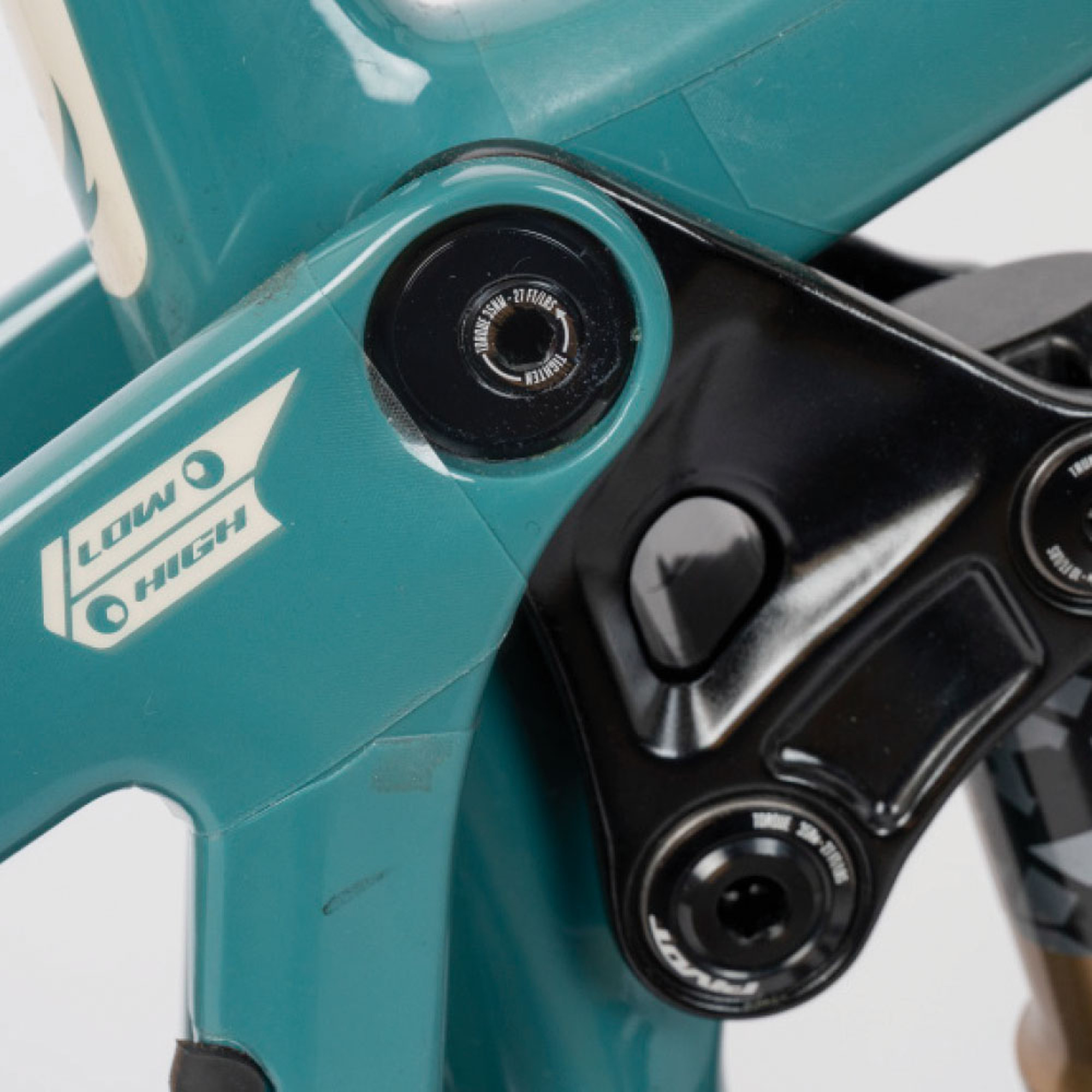 Pivot Shuttle LT Pro XO - Flip-Chip