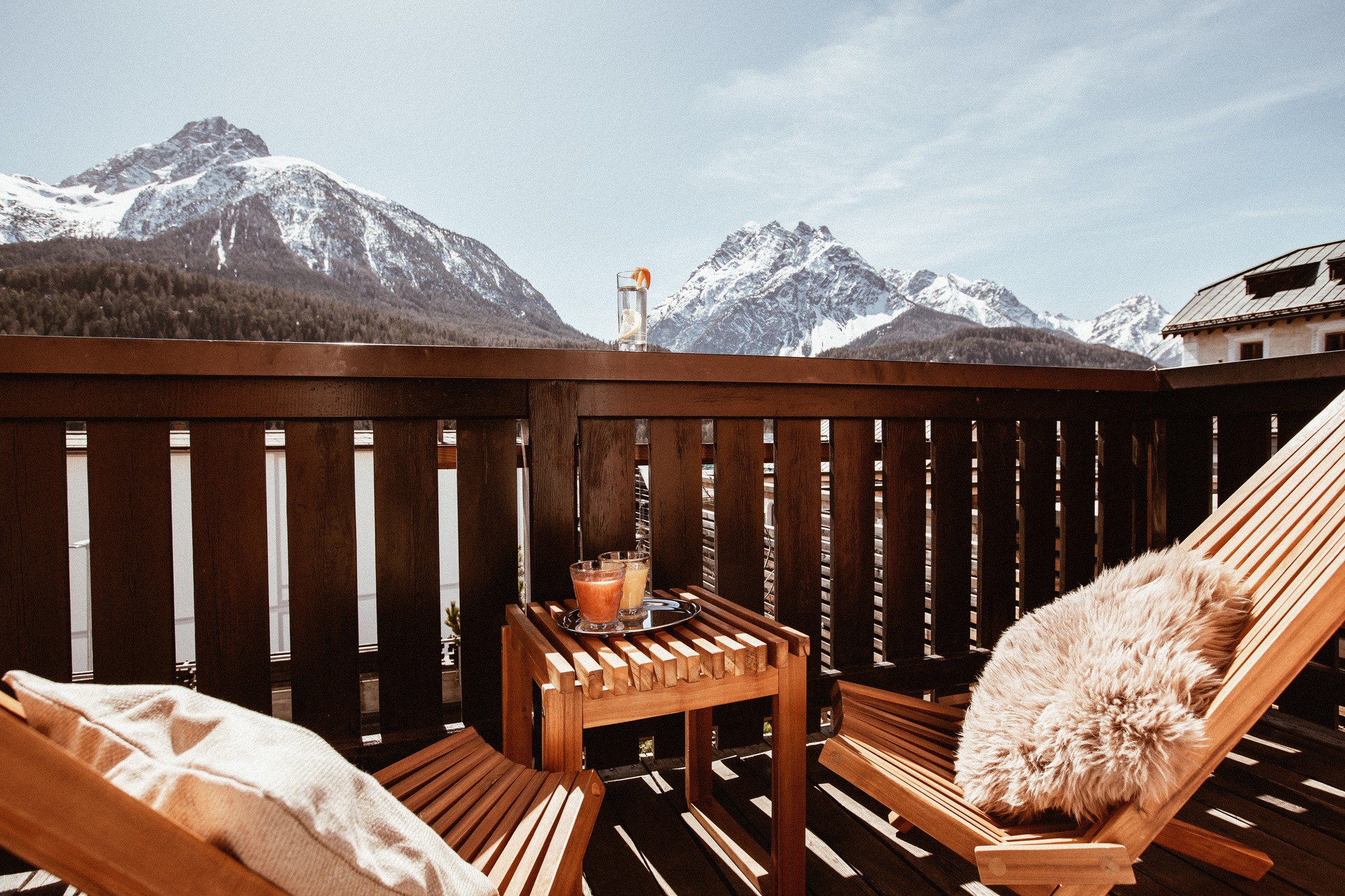 Gewinne ein Wochenende für zwei Personen im Hotel ÜJA in Scuol