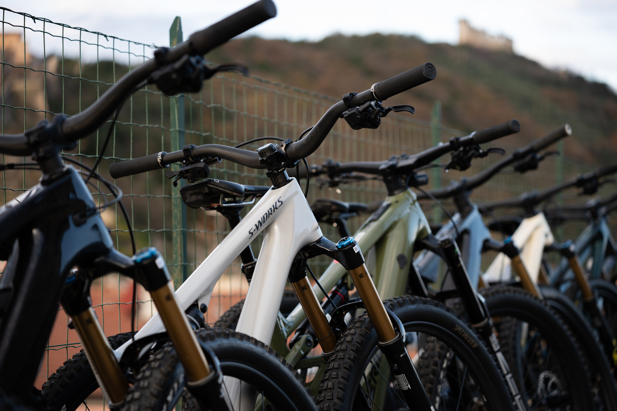 BORN Mountainbike-Test 2026: Die spannendsten (E-)Mountainbikes im Test