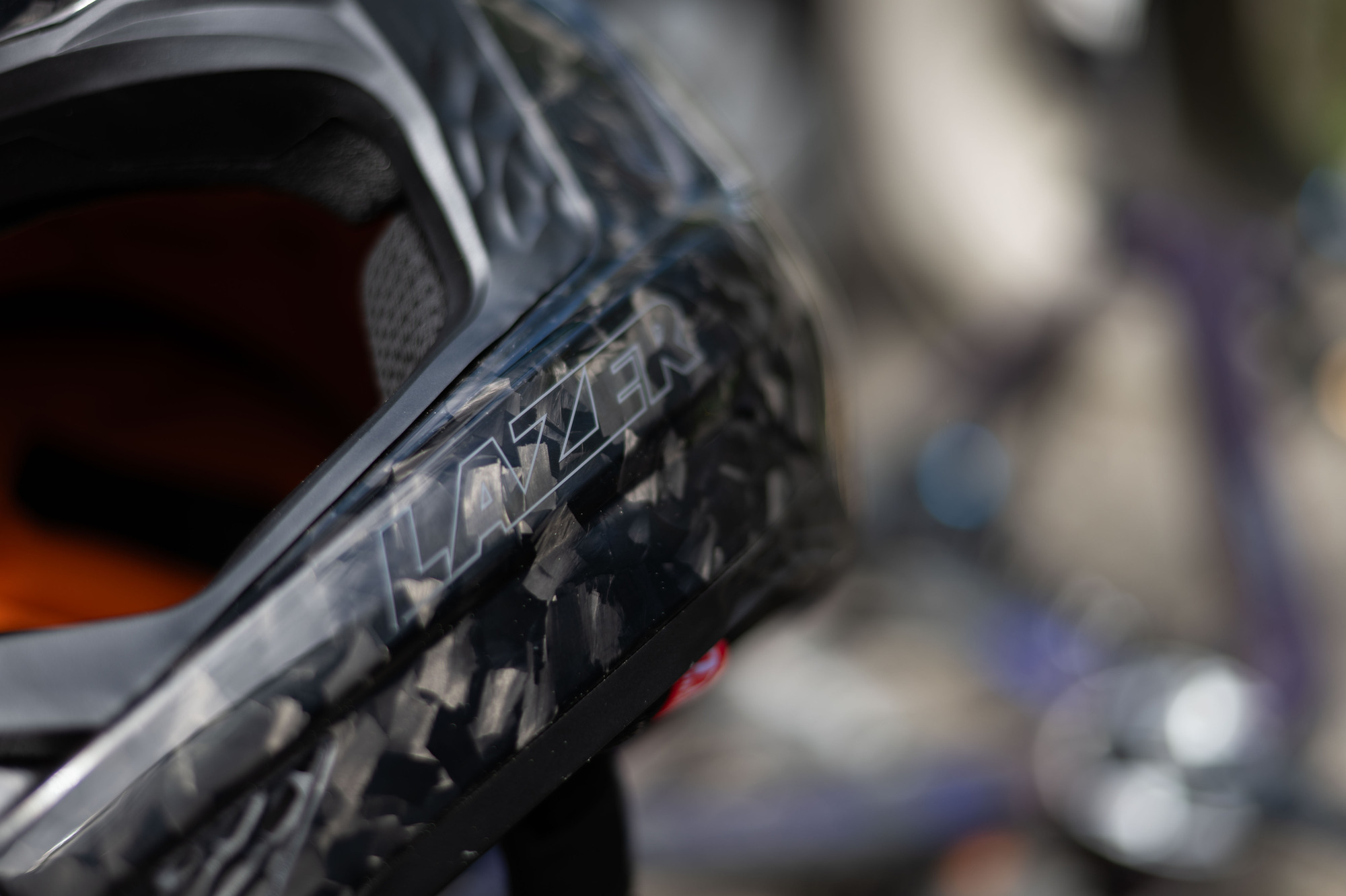 Lazer A-Line: Leichtester Downhill-Helm auf dem Markt