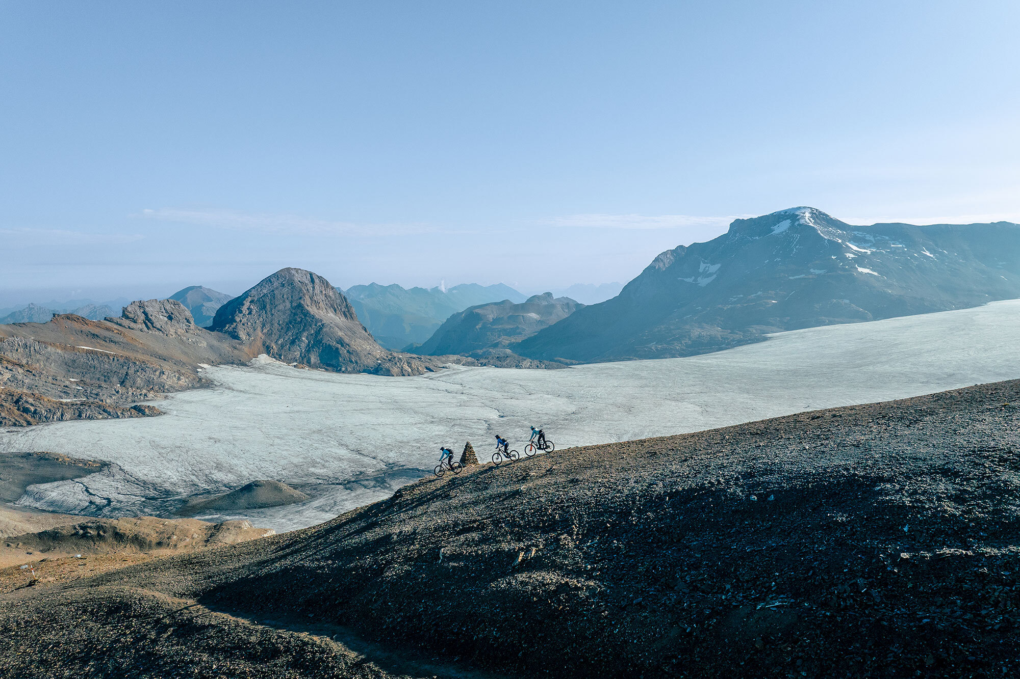 Crans-Montana: Flow, Gravel und alpine Enduro-Abenteuer